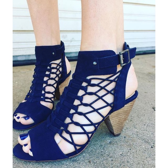 vince camuto navy shoes